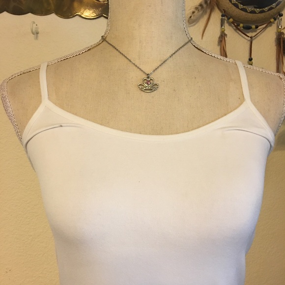 Pink & clear crystal heart pendant on chain - Picture 3 of 8